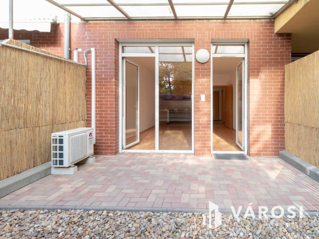 Teraszos, kiskertes 37 m2-es álomlakás eladó Pesterzsébeten