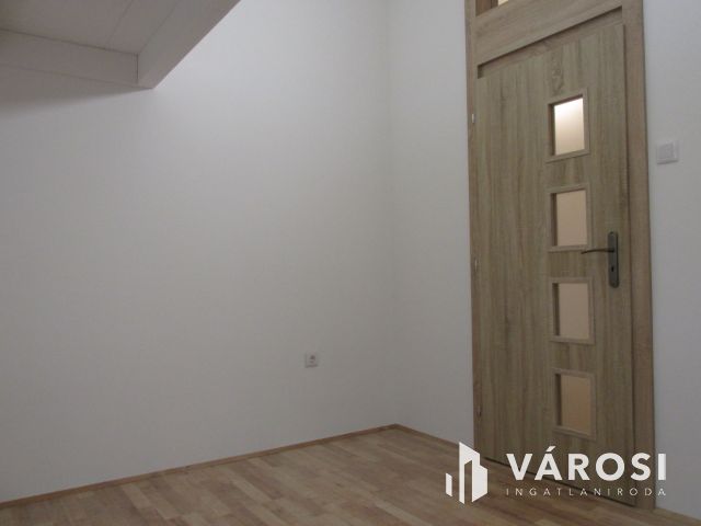 Nagypolgári ház társasházi lakásokká alakítva