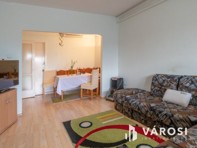 Mindenhez közel Újrókuson