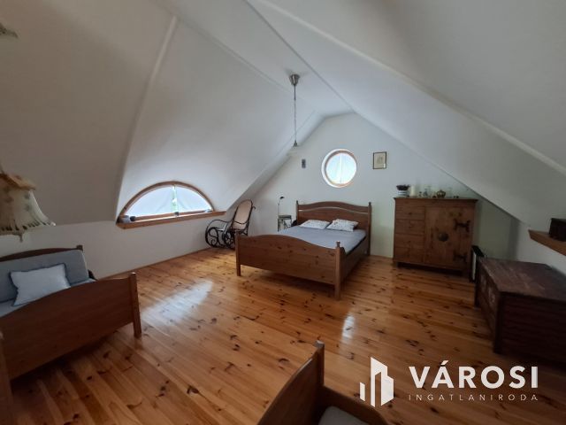 Badacsonyi nyaraló teljes és örök balatoni panorámával eladó