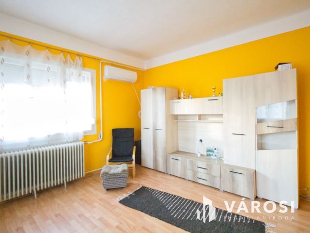 Gádoroson a falusi csend.