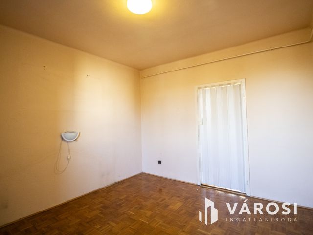 Klasszikus költözhető tégla lakás Orosházán