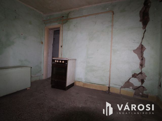 Sarkad teleki részén felújittandó 3 szobás családi ház eladó