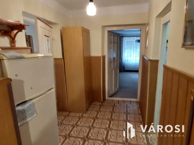 Kis ház nagy telekkel - Buj községben