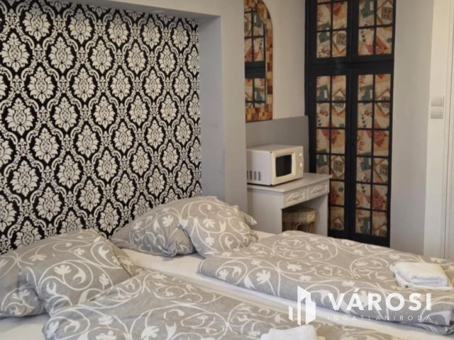 Többféle hasznosításra lakás, kiváló helyen!!-Debrecenben