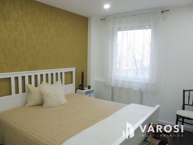 Újszegedi panel,top helyen,top minőségben eladó.