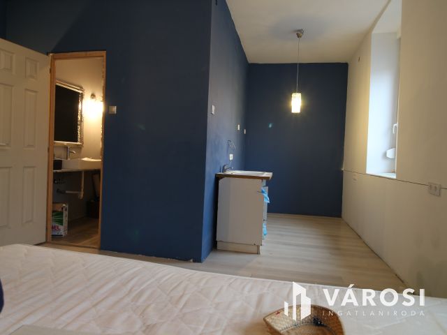 Felújítandó családiház - egy telek áráért Pomázon