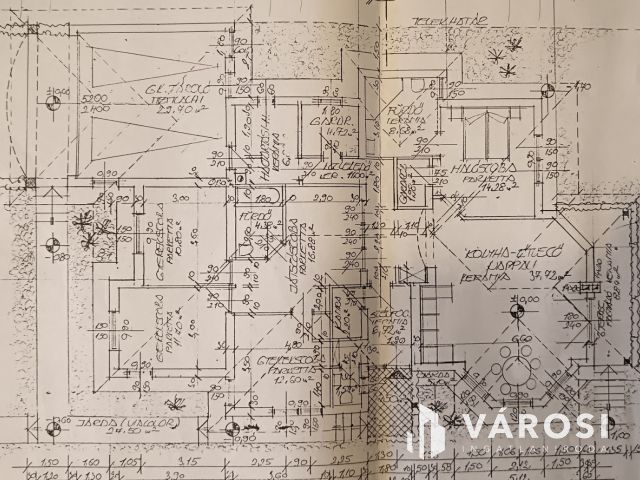 Egyszintes kényelem, exkluzív kert, időtálló minőség