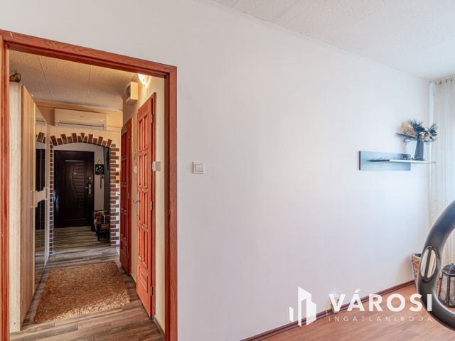 Patent lakás a lugasban