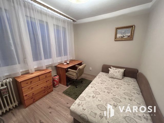 Kiadó első emeleti lakás a Debreceni Egyetem közelében