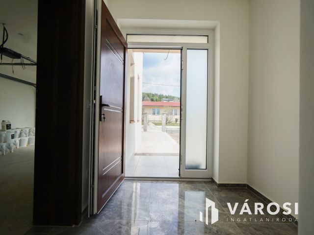 Remek ikerház maximális felszereltséggel!