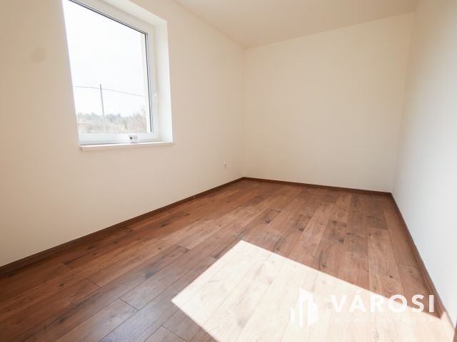 Remek ikerház maximális felszereltséggel!