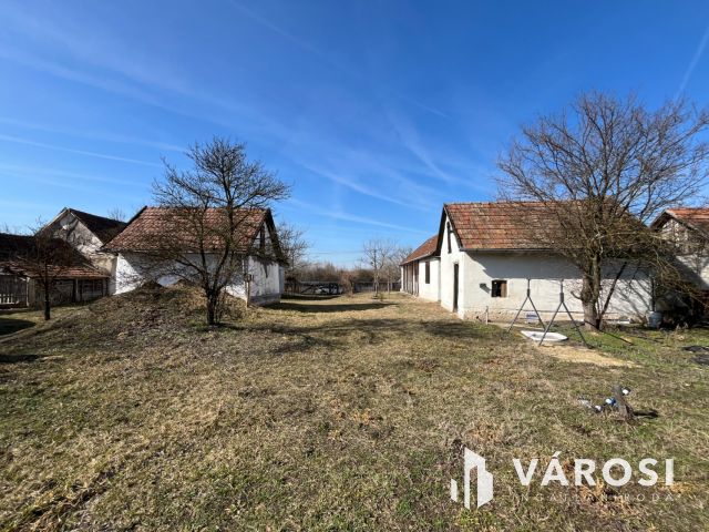 Nyírábrányban Parasztház melléképületekkel Eladó!