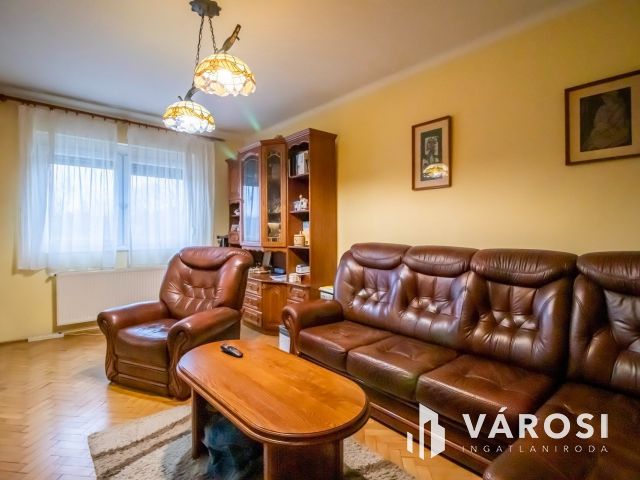 Kertvárosi nappali+2 szobás gyönyörű lakás