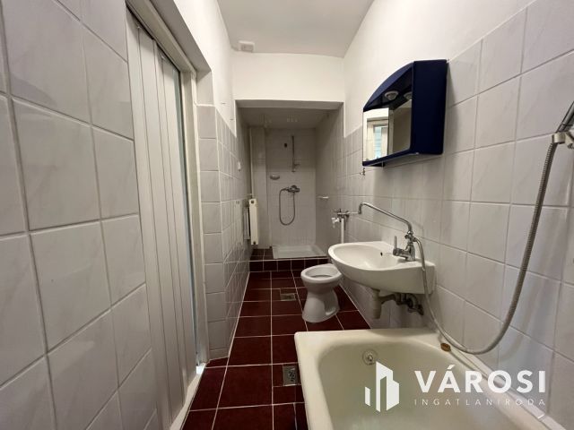 Debreceni 2 szobás jó ház, csendes kis utcában eladó!