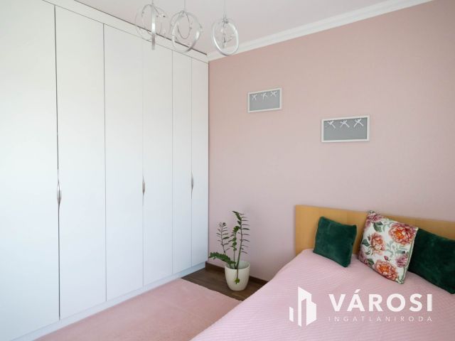 Gyönyörű pallagi ház jó környéken eladó