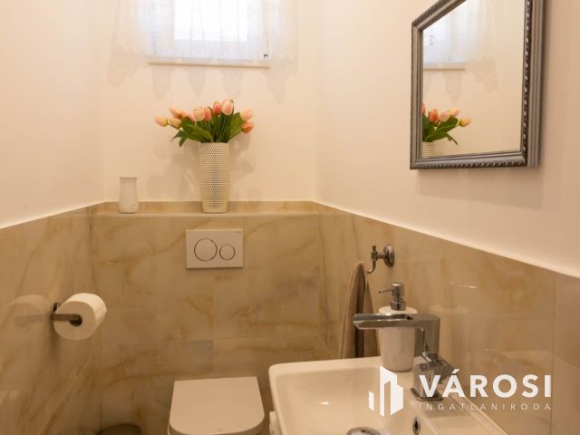 Gyönyörű pallagi ház jó környéken eladó