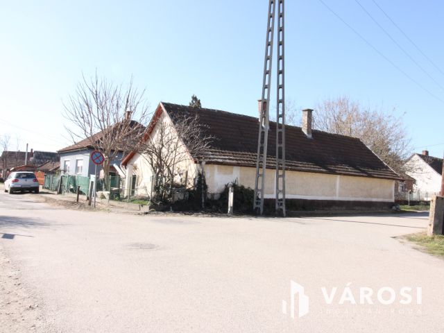 Felújítandó vályogház kíváló helyen