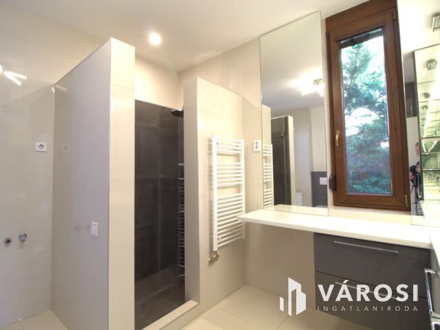 Ritka lehetőség: 204 m2 prémium sorházi otthon saját kerttel