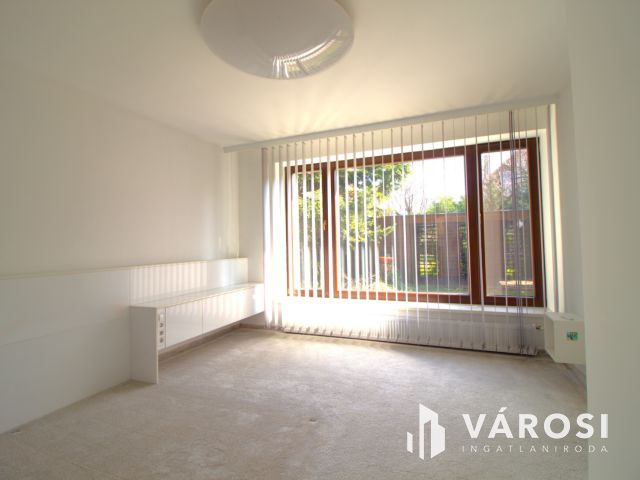 Ritka lehetőség: 204 m2 prémium sorházi otthon saját kerttel