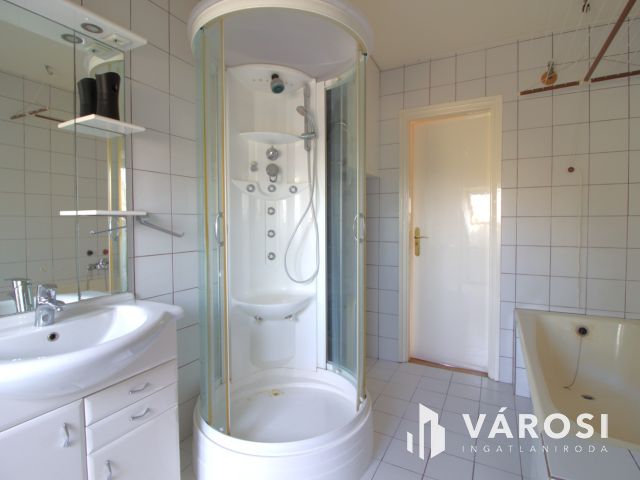 Ritka lehetőség: 204 m2 prémium sorházi otthon saját kerttel