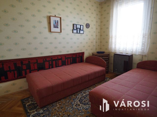 Belvárosi lakás, zárt udvaros társasházban