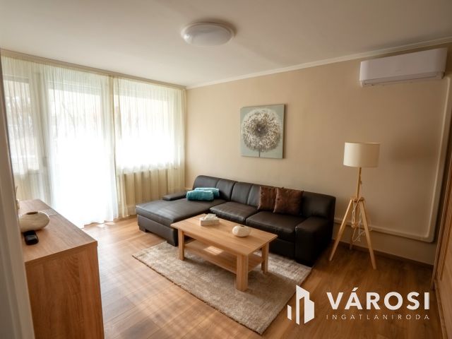 Belvárosi, prémium, liftes lakás kiadó a másodikon