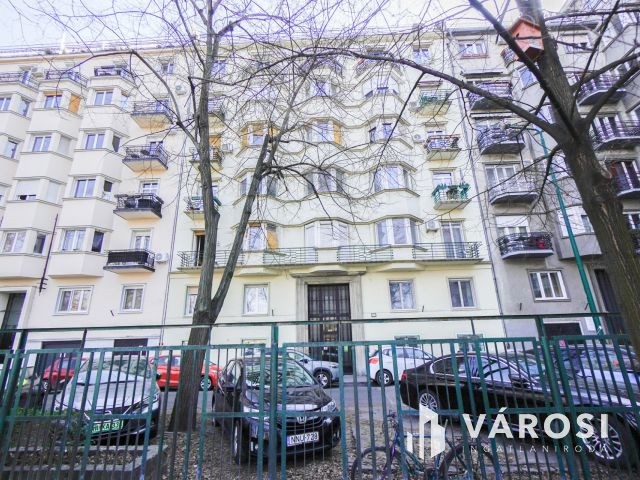 Több lakásra bontható szenzációs elhelyezkedéssel!