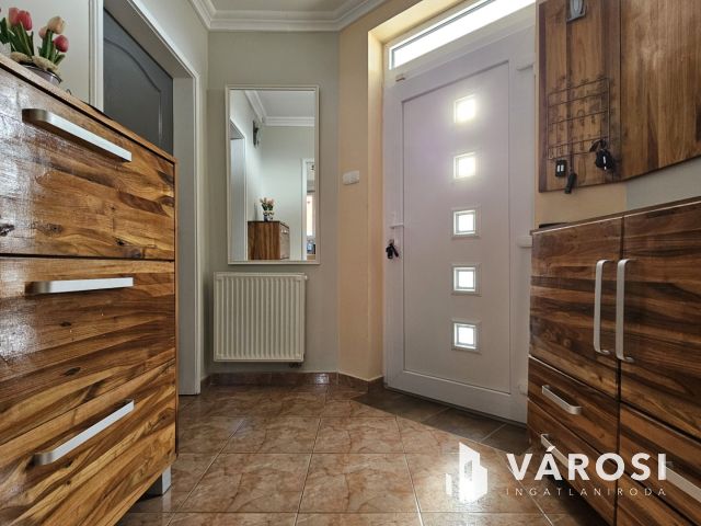 Igényes, felújított ház két lakrésszel Győrszentivánon