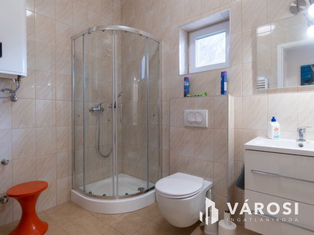 Két lakrészes családi ház Szabadifürdőn