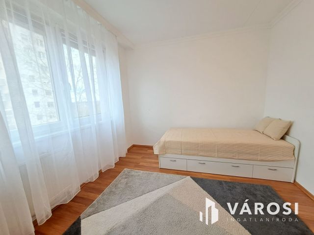 Újkerti 3 szobás panel lakás kiadó