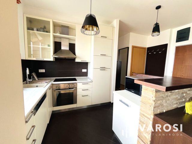 Panorámás penthouse lakás a Marina Parton!