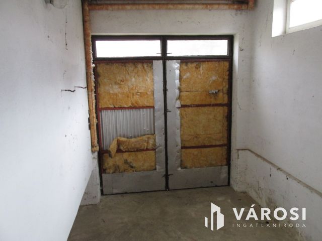 Kétszintes családi ház Dejtár központjához közel