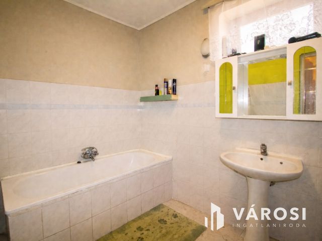 Tágas családi ház Szarvason, a víziszínház közelében