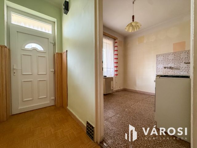 Első emeleti, erkélyes lakás eladó!