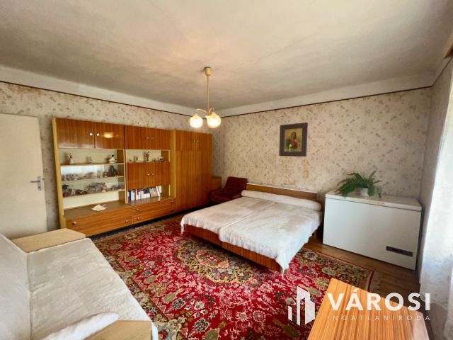 Felújítandó kádár kocka Balatonszárszón