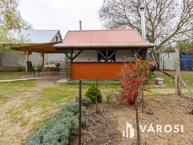 Művelés alól kivont zártkert, Szentmártonkátán eladó