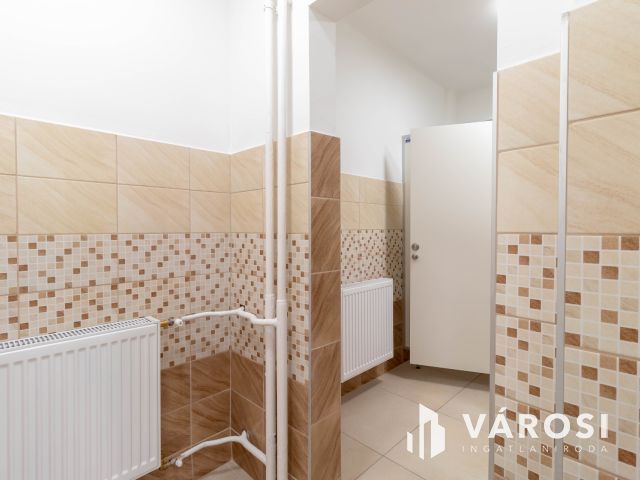 2. emeleti, 16 m2-es iroda kiadó Fáy utcai irodaépületben