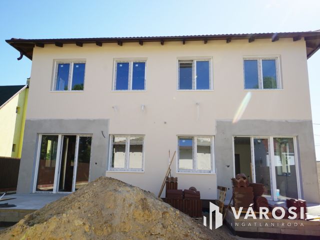 Új építésű ikerfél csendes utcában eladó