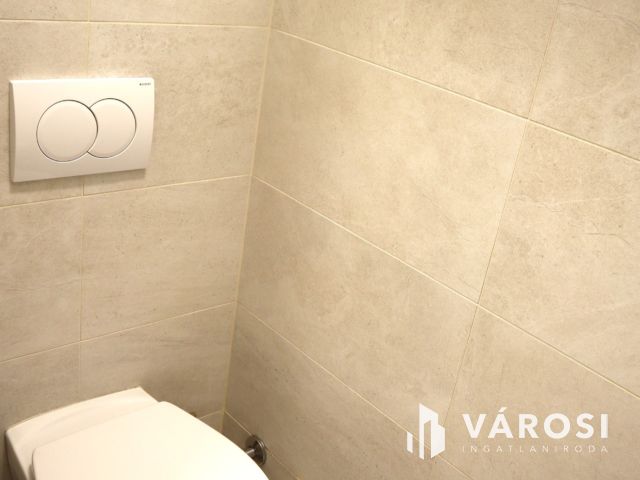 Kiváló újszerű lakás Sóstón eladó