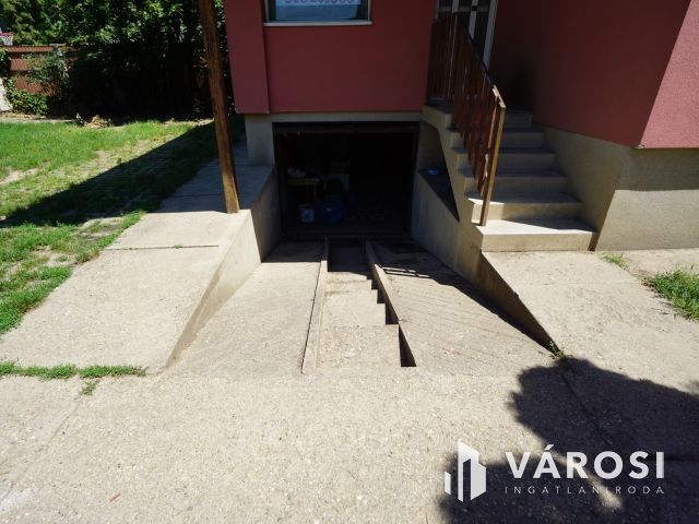 Két generációs családi ház a városközpontban eladó
