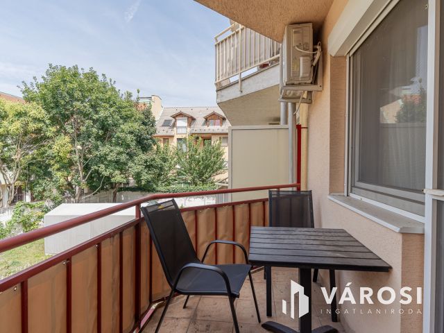 Első emeleti, modern, fiatalos lakás a Tisza-part közelében!