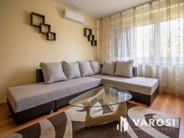 Szép 3 szobás palotavárosi panellakás