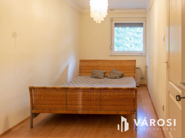 II. emeleti erkélyes tégla lakás az Andrássy úton