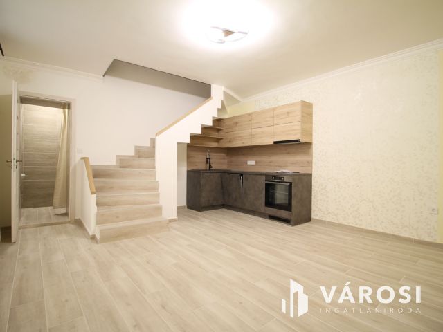 Három fürdőszobás duplex belvárosi lakás kiadó