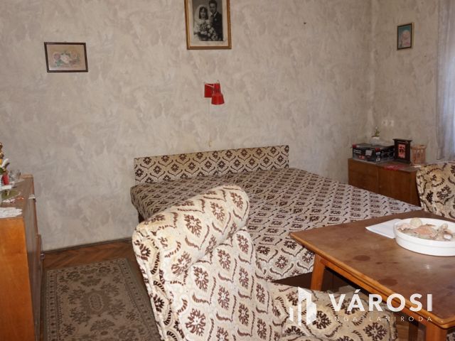 Téglaház Tarjánban tágas telken